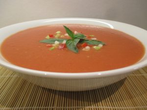 Gazpacho tálban