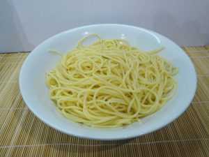 Spagetti tálban